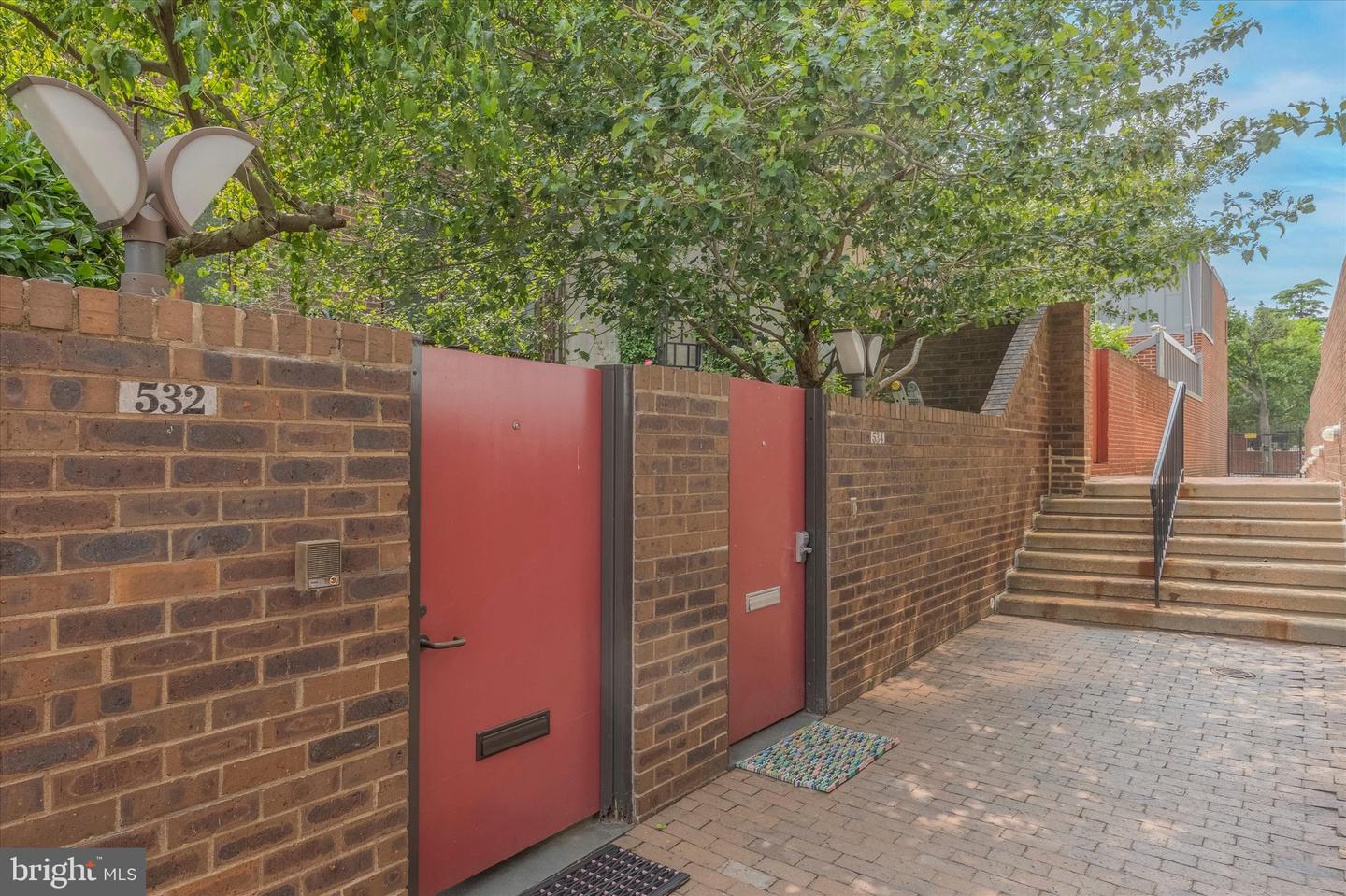 532 Manning Walk #3