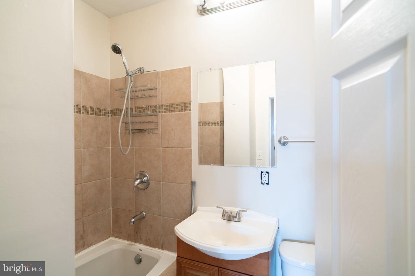 1422 Christian St #1f