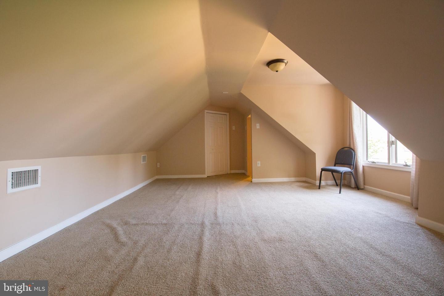 724 E Locust Ave