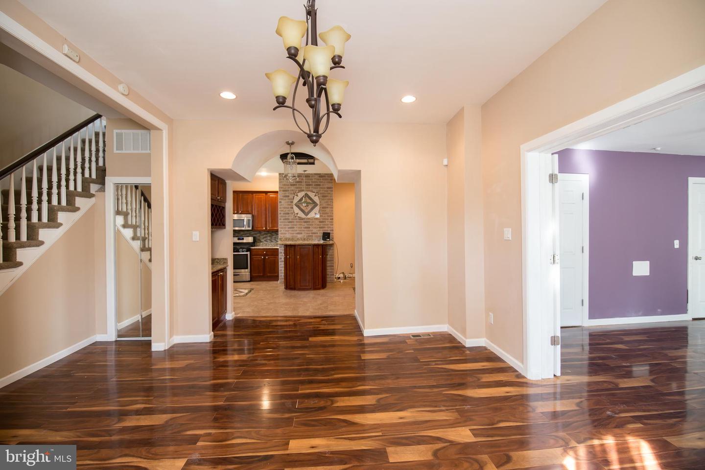 724 E Locust Ave
