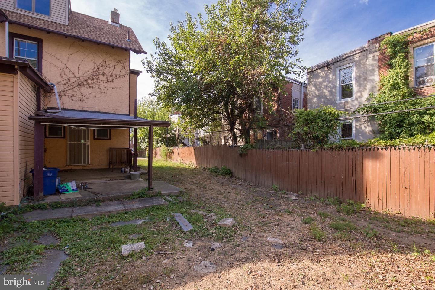 724 E Locust Ave