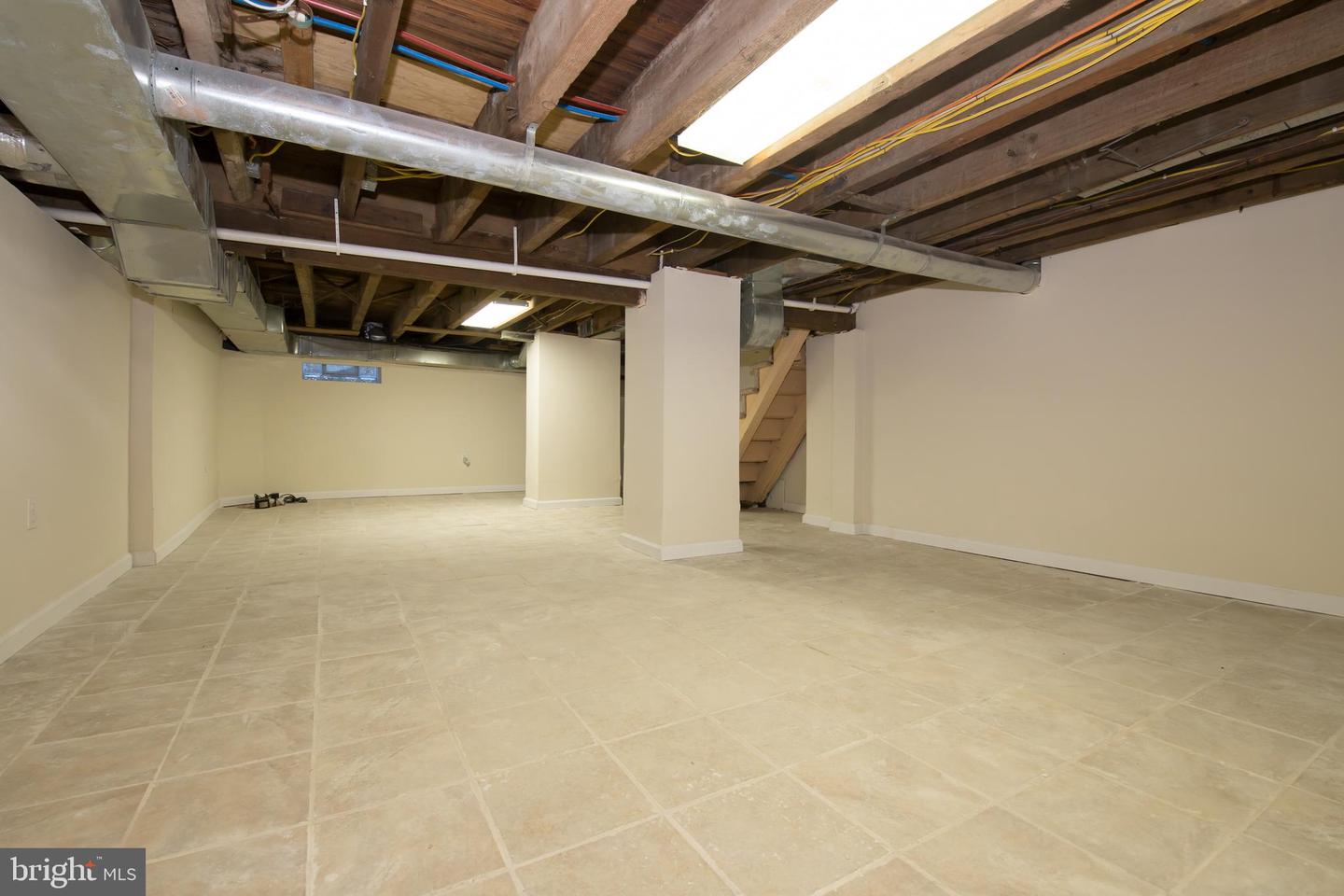 724 E Locust Ave