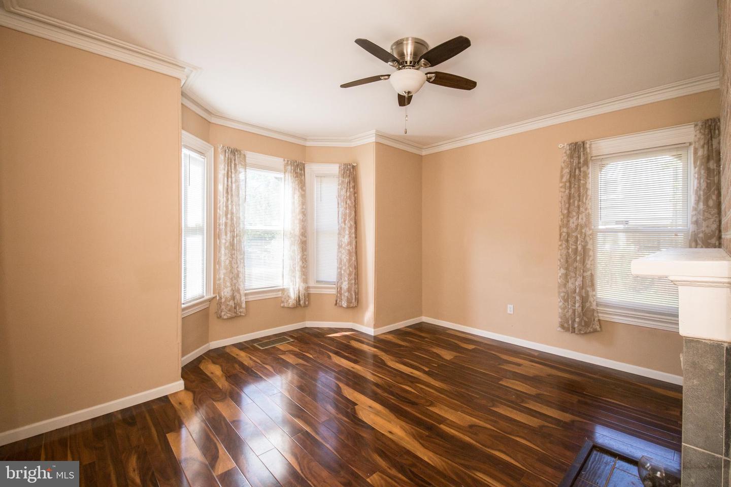 724 E Locust Ave