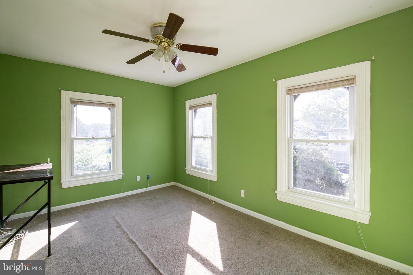 724 E Locust Ave