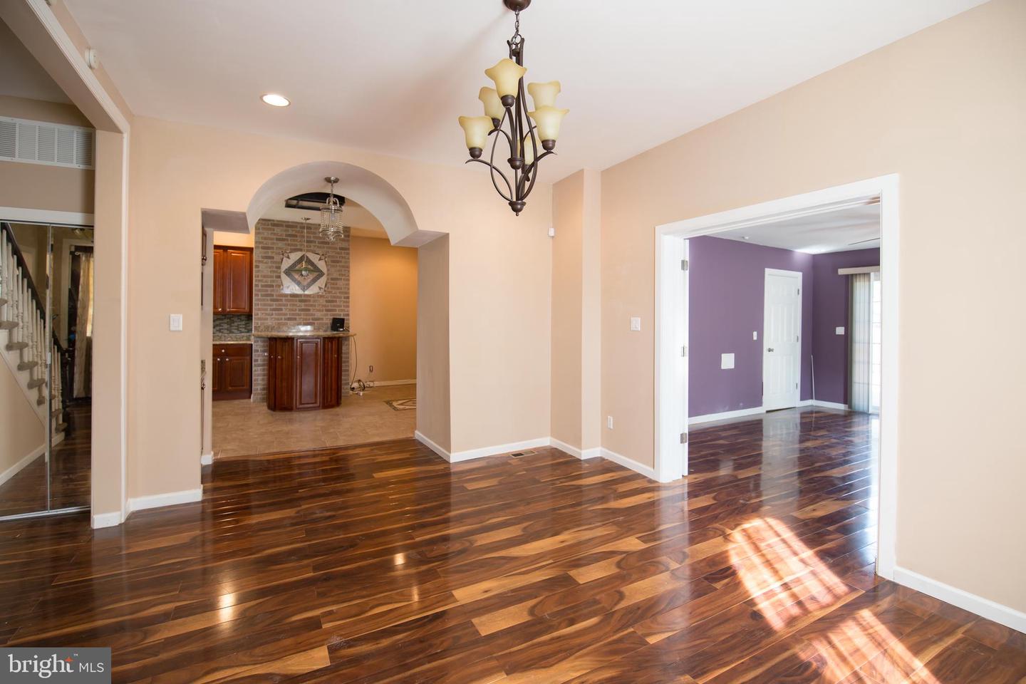 724 E Locust Ave
