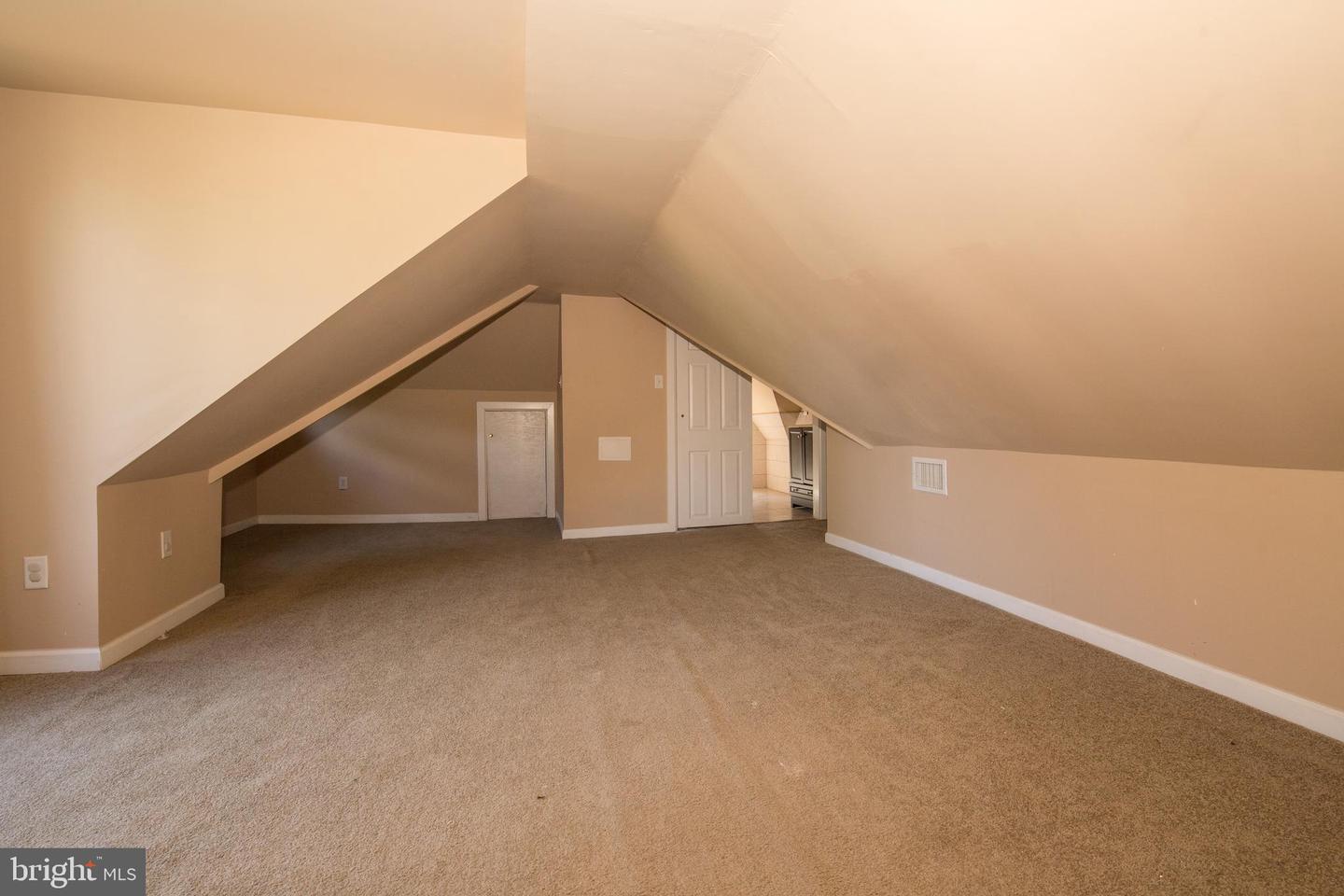 724 E Locust Ave