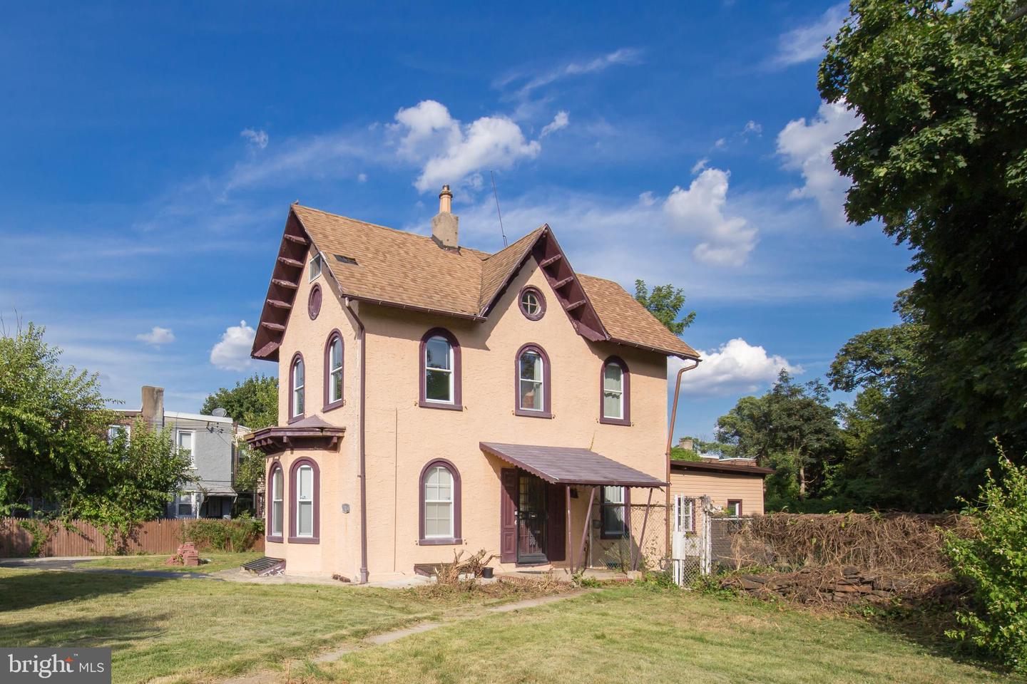 724 E Locust Ave