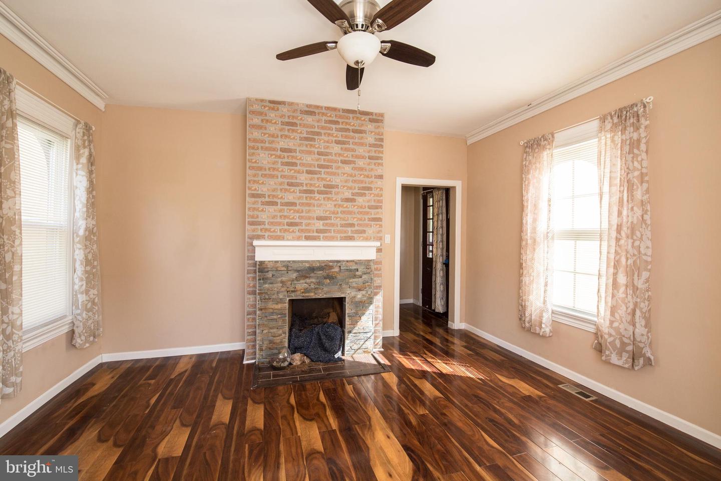 724 E Locust Ave
