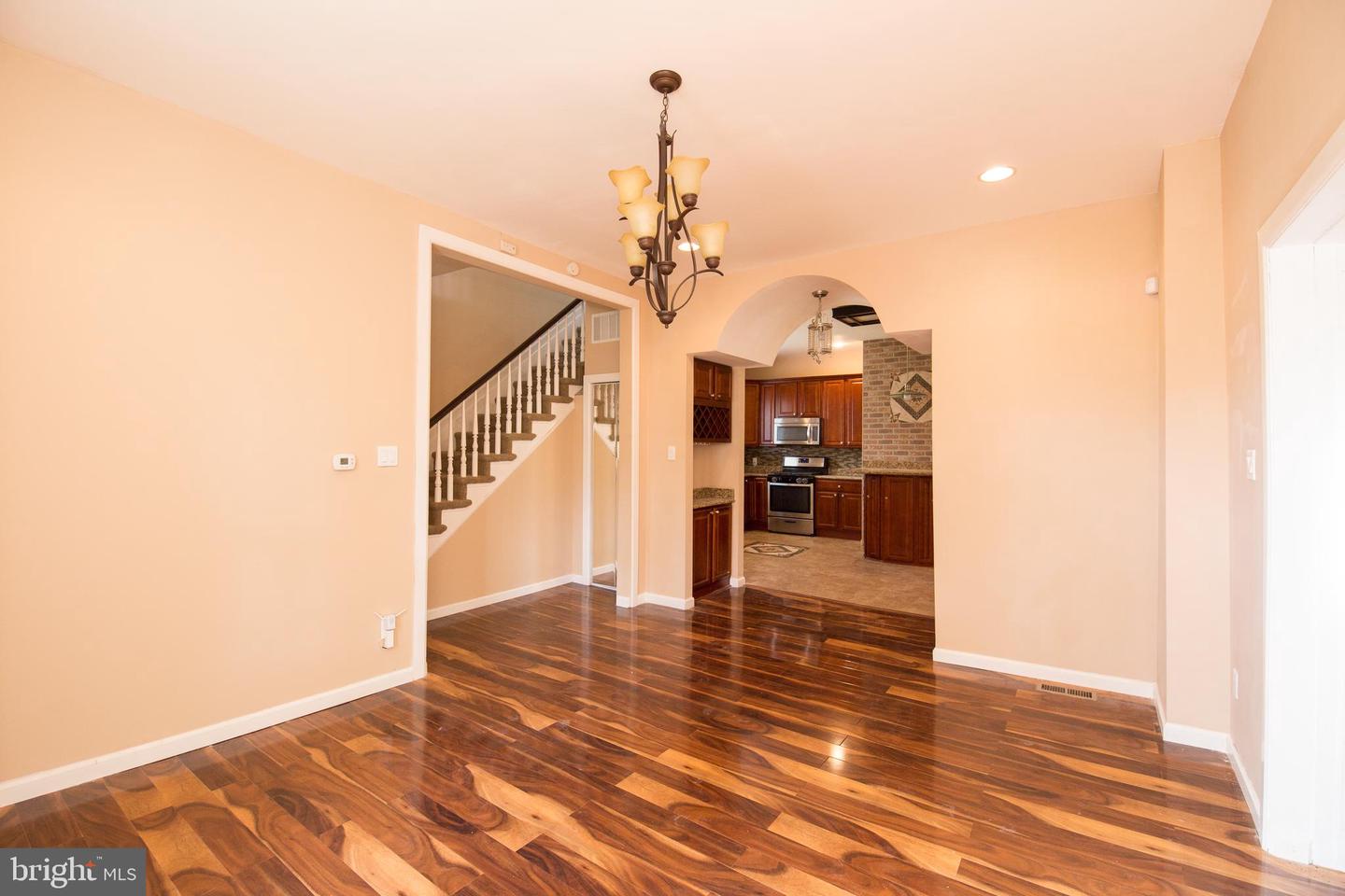 724 E Locust Ave