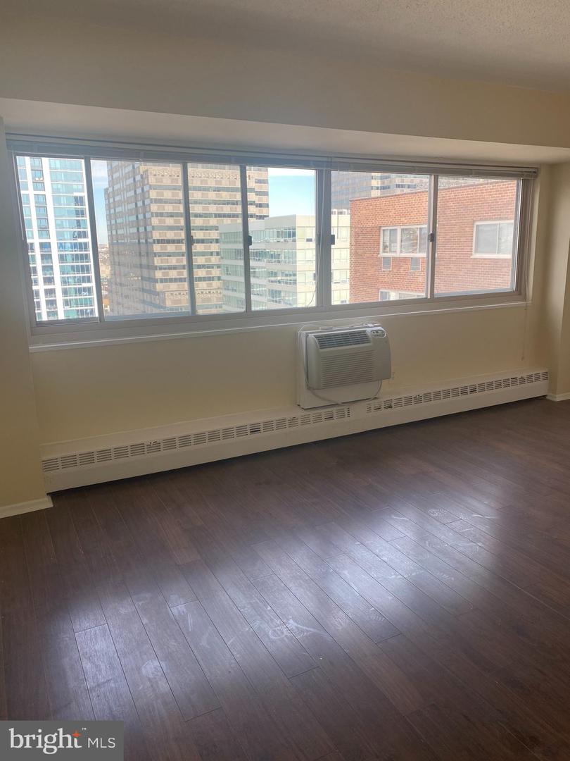 2101 Chestnut Street #1824