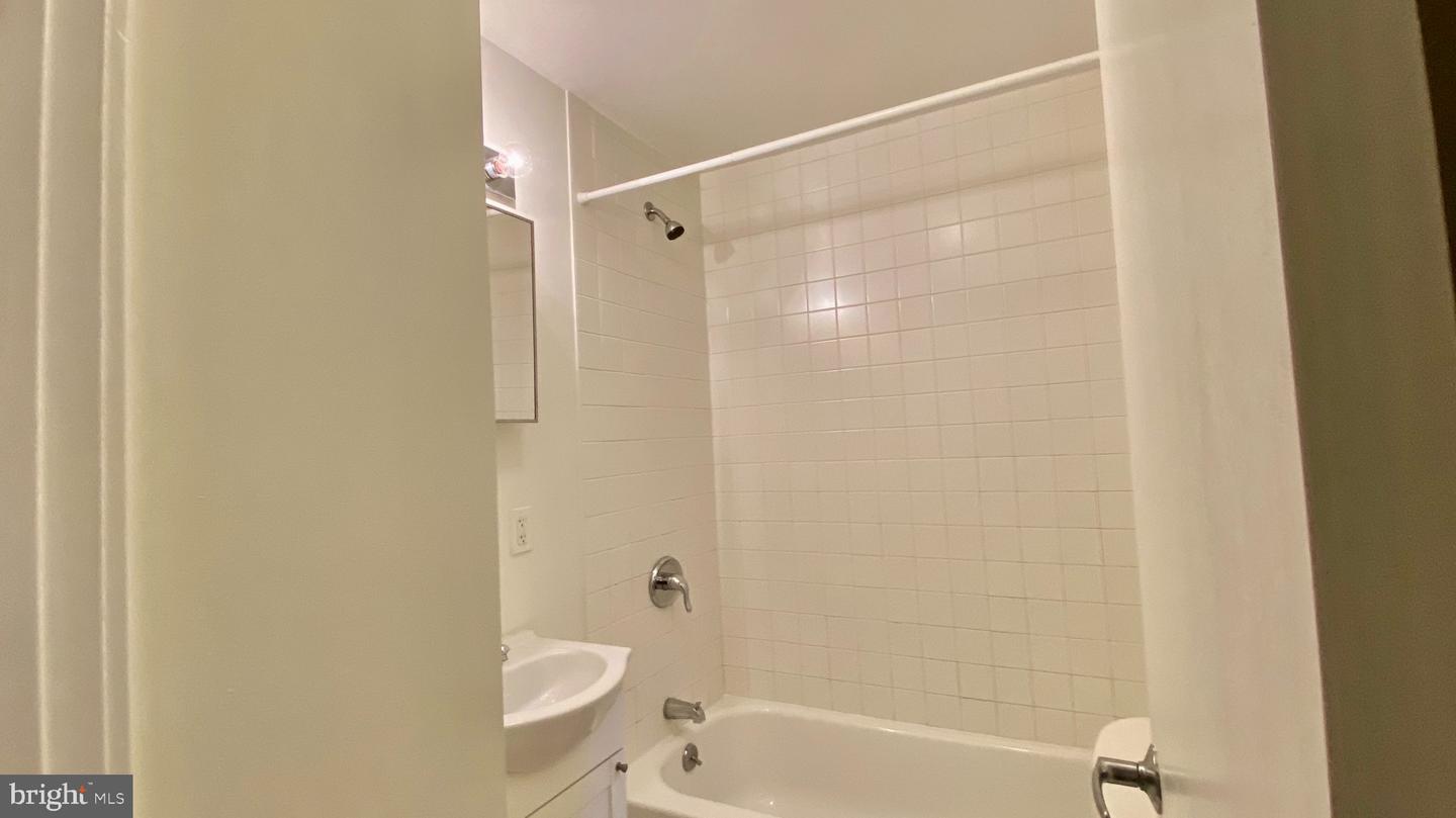 332-34 S 17th St #2c