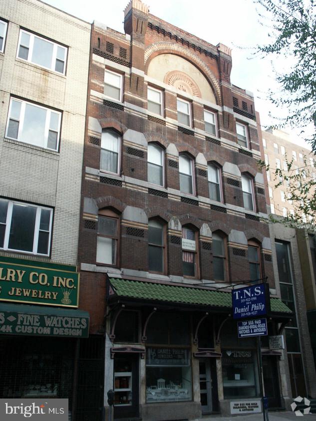 104-6 S 8th St