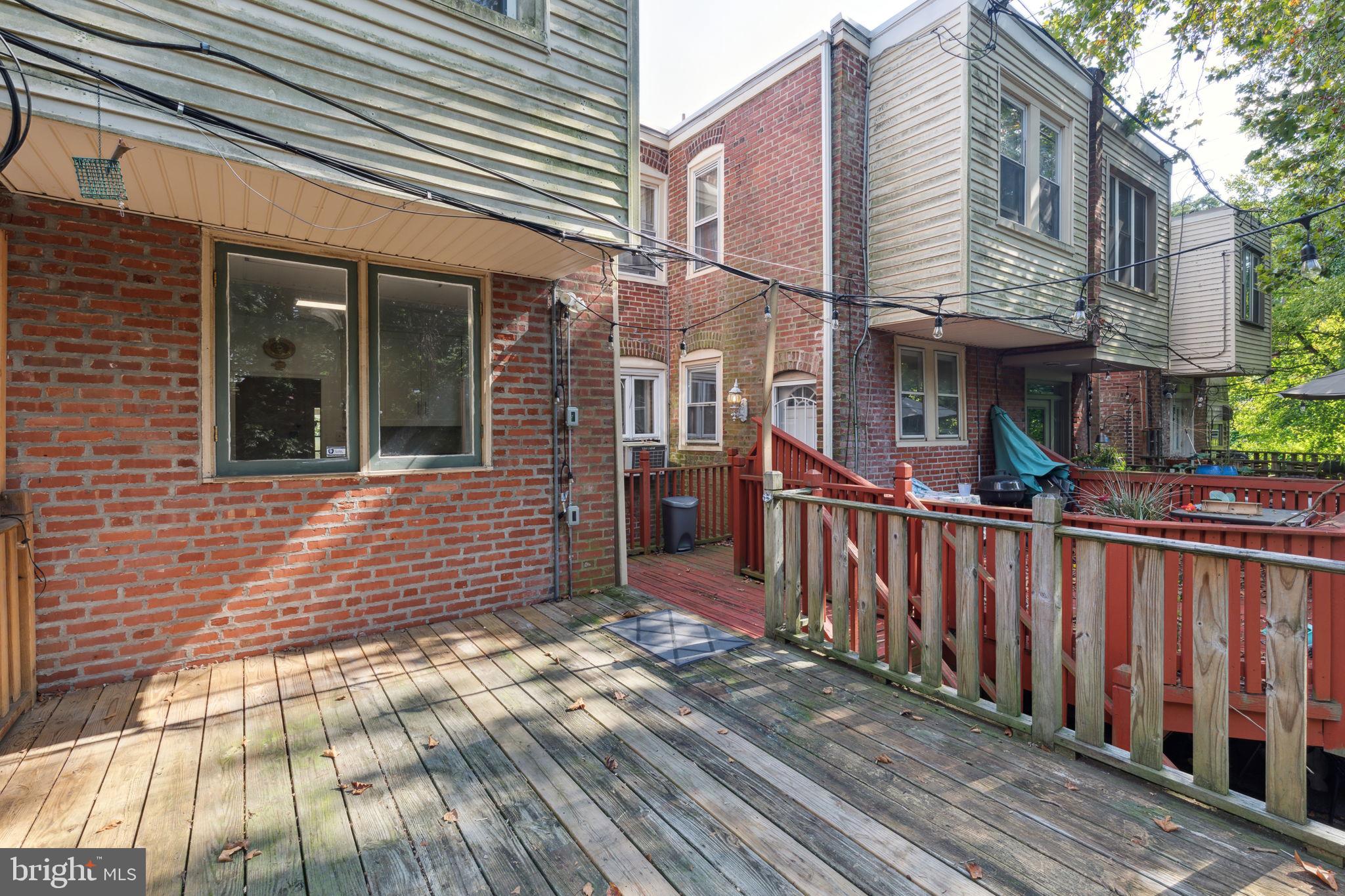 465 W Harvey St