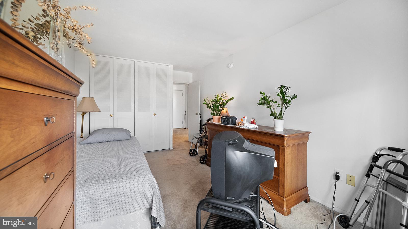 1901 John F Kennedy Blvd #922