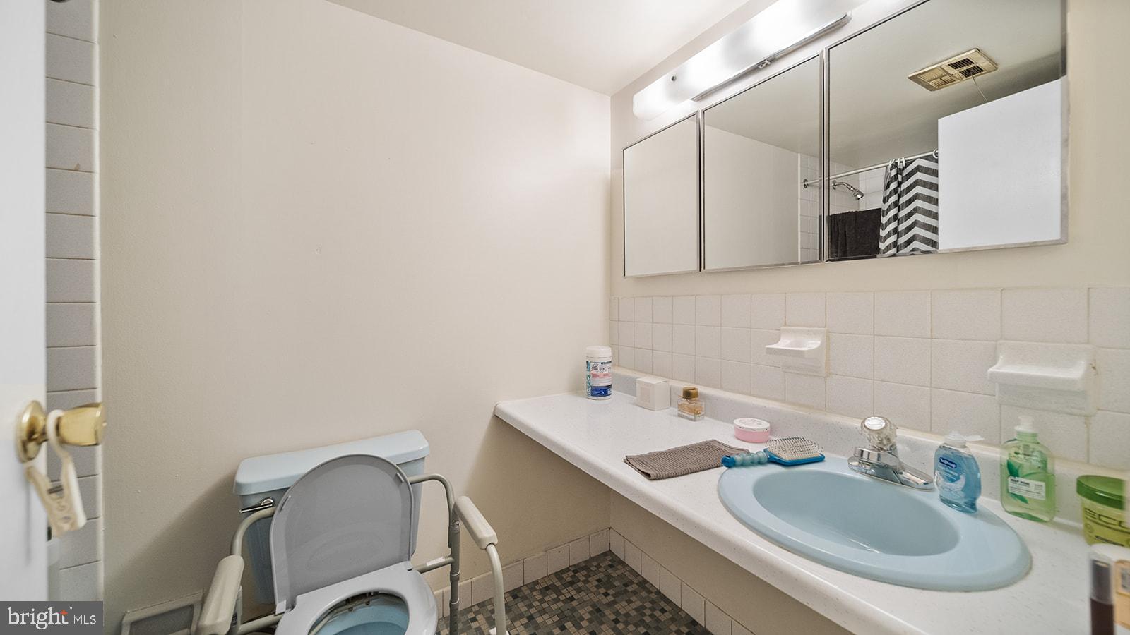 1901 John F Kennedy Blvd #922