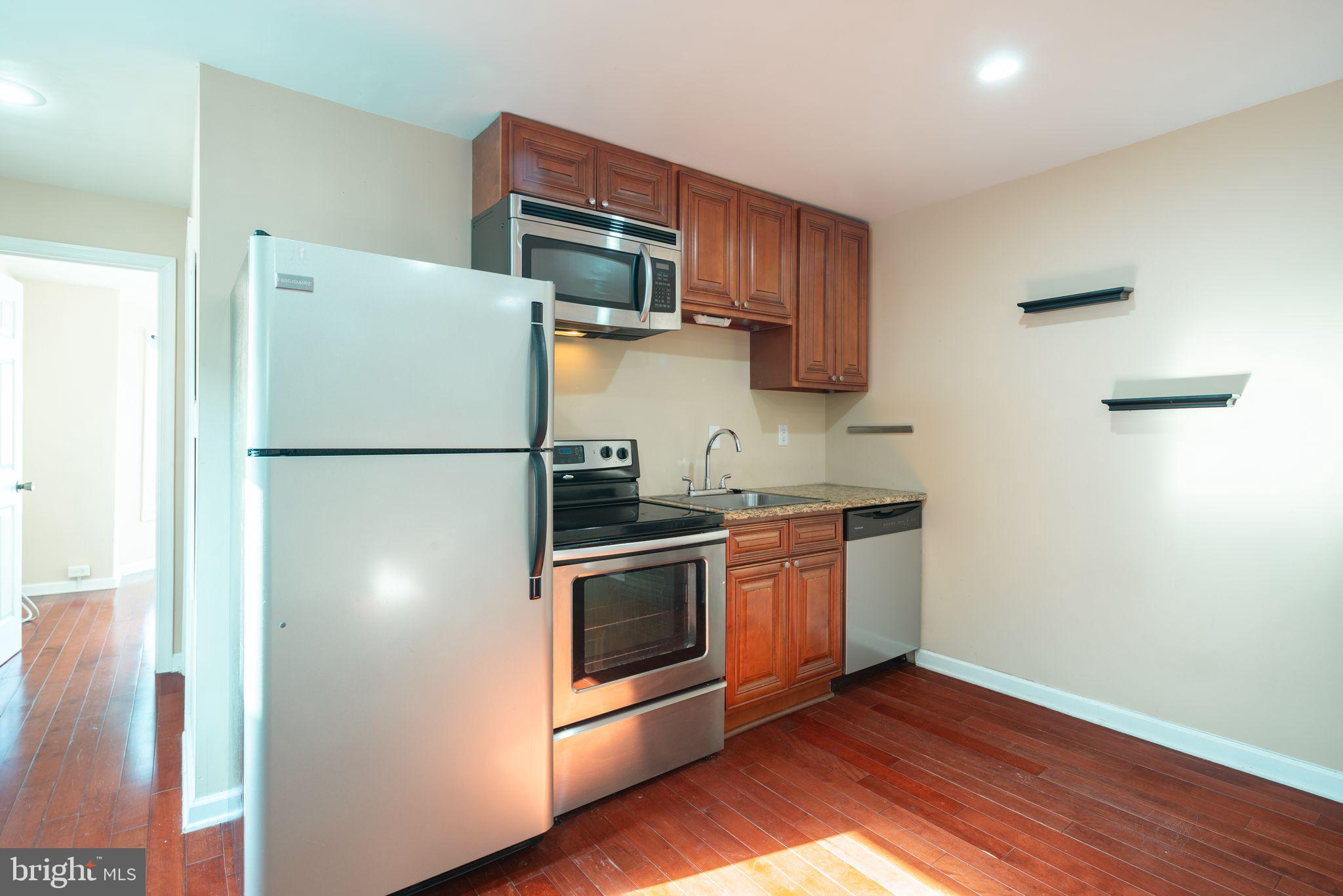 1422 Christian St #3r