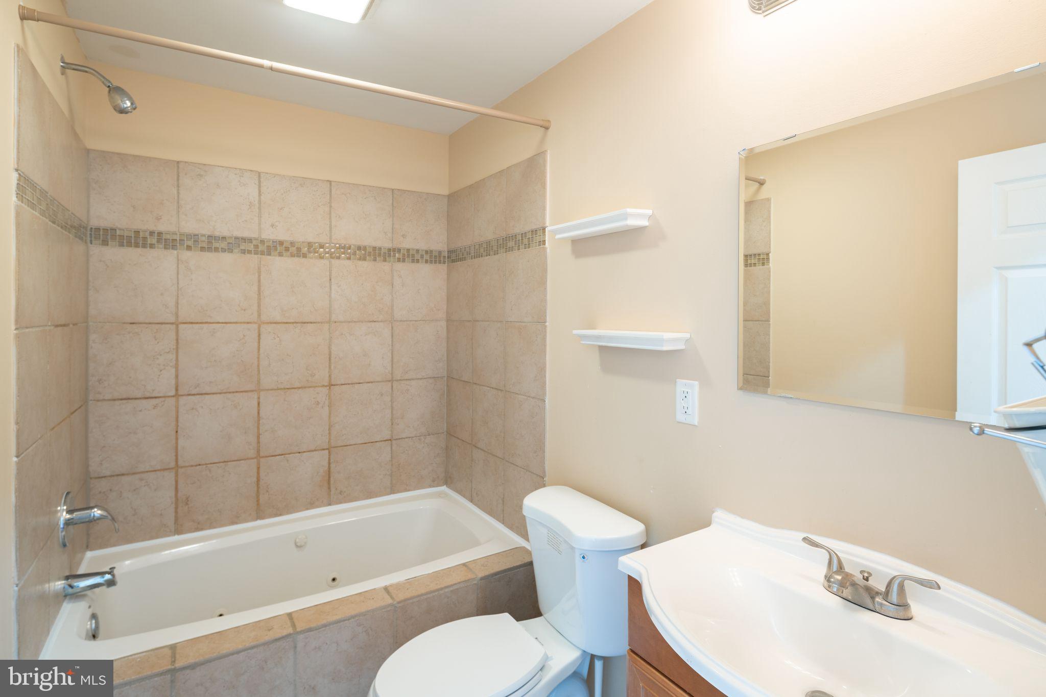 1422 Christian St #3r