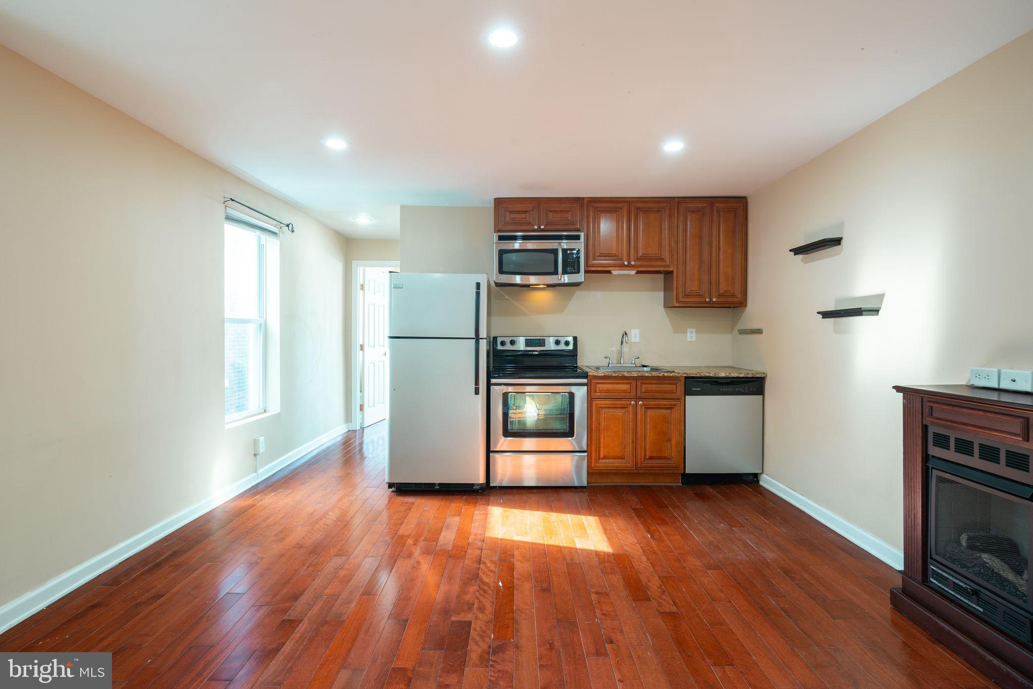 1422 Christian St #3r