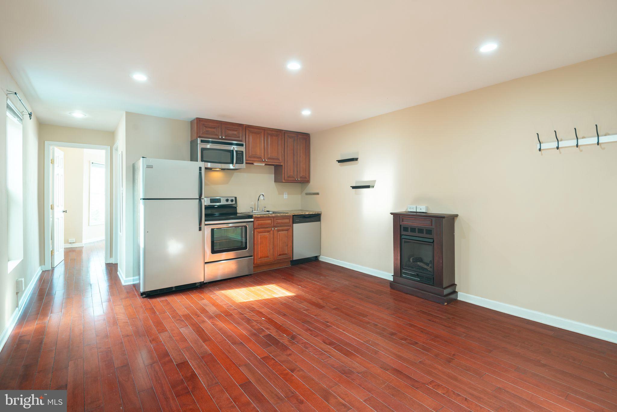 1422 Christian St #3r