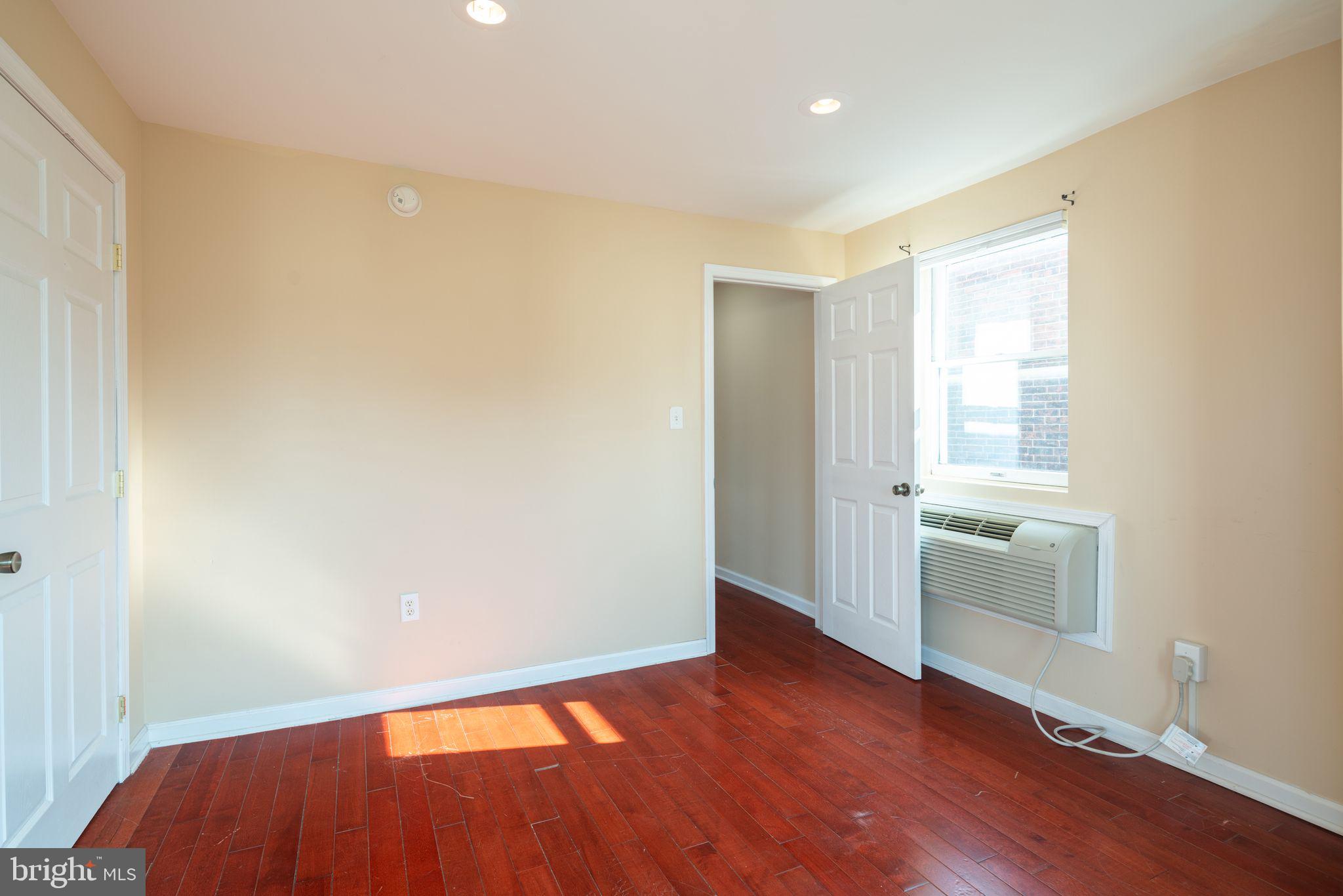 1422 Christian St #3r