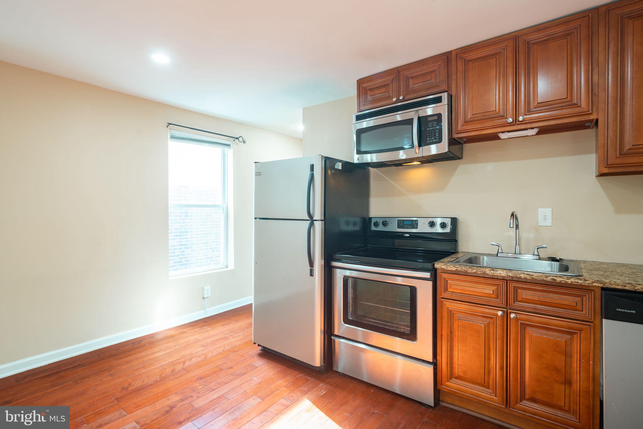 1422 Christian St #3r