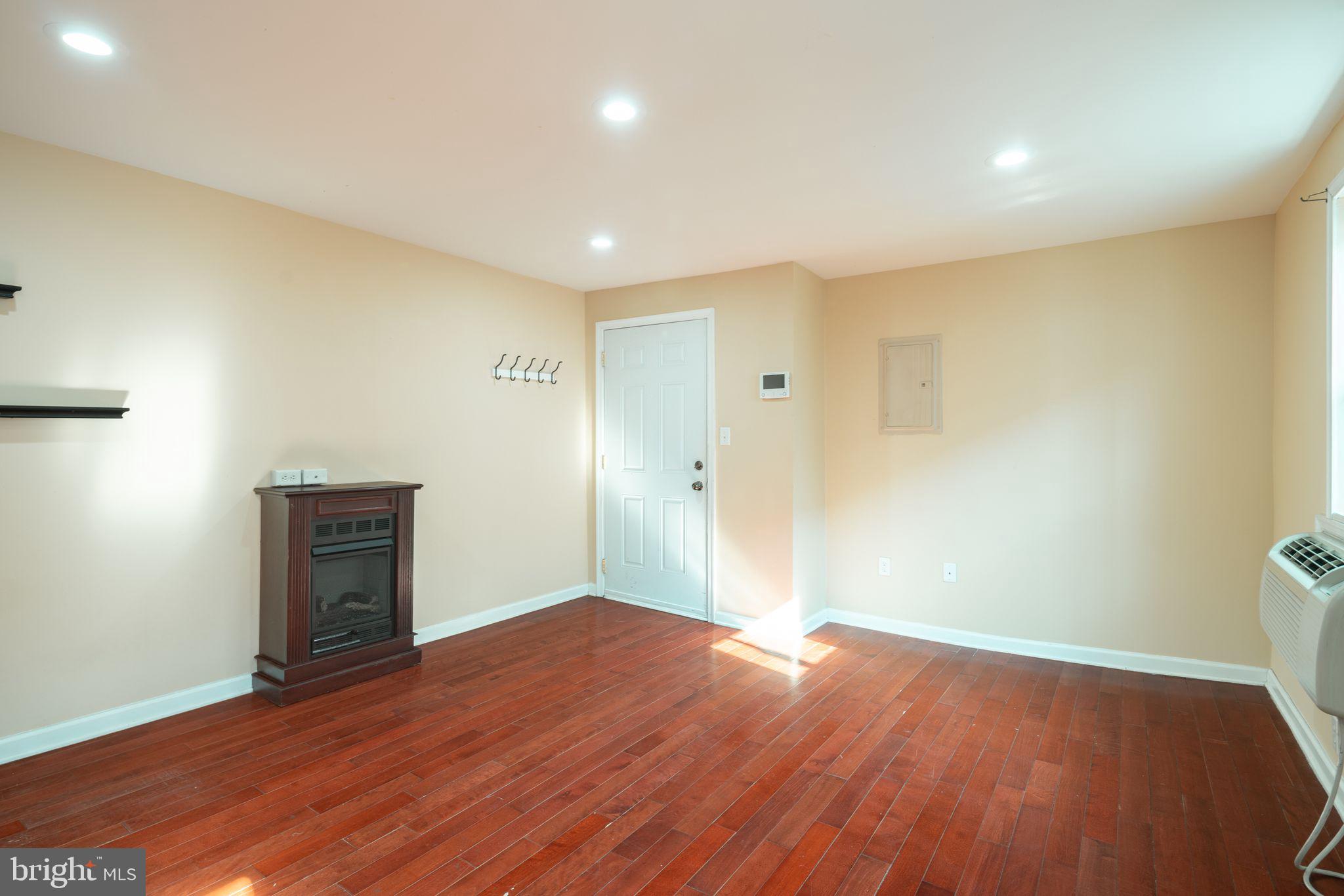 1422 Christian St #3r