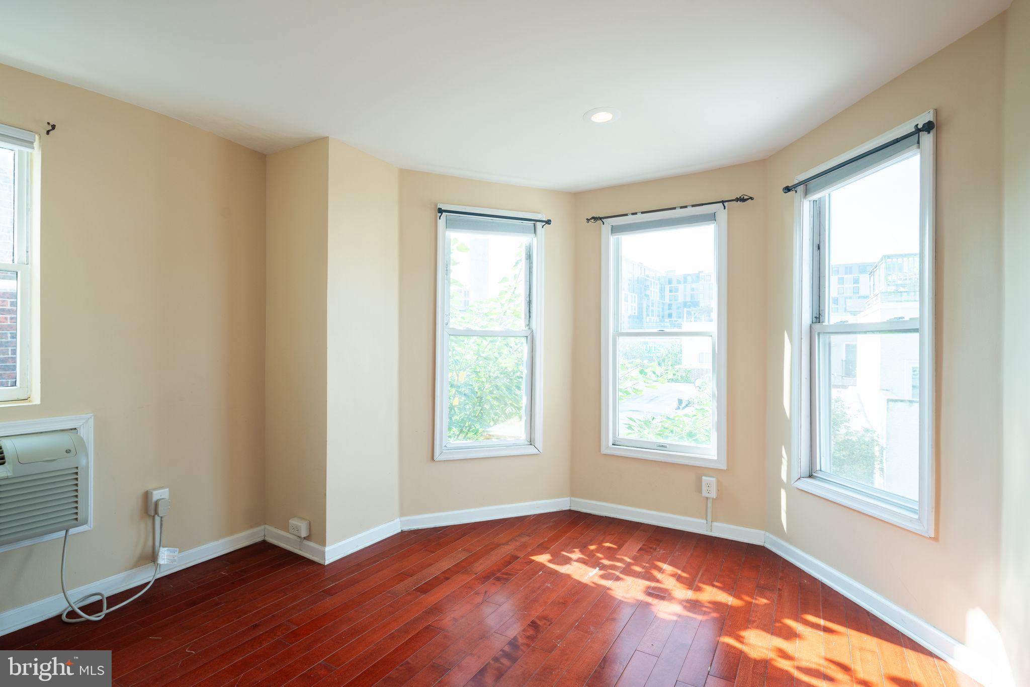 1422 Christian St #3r