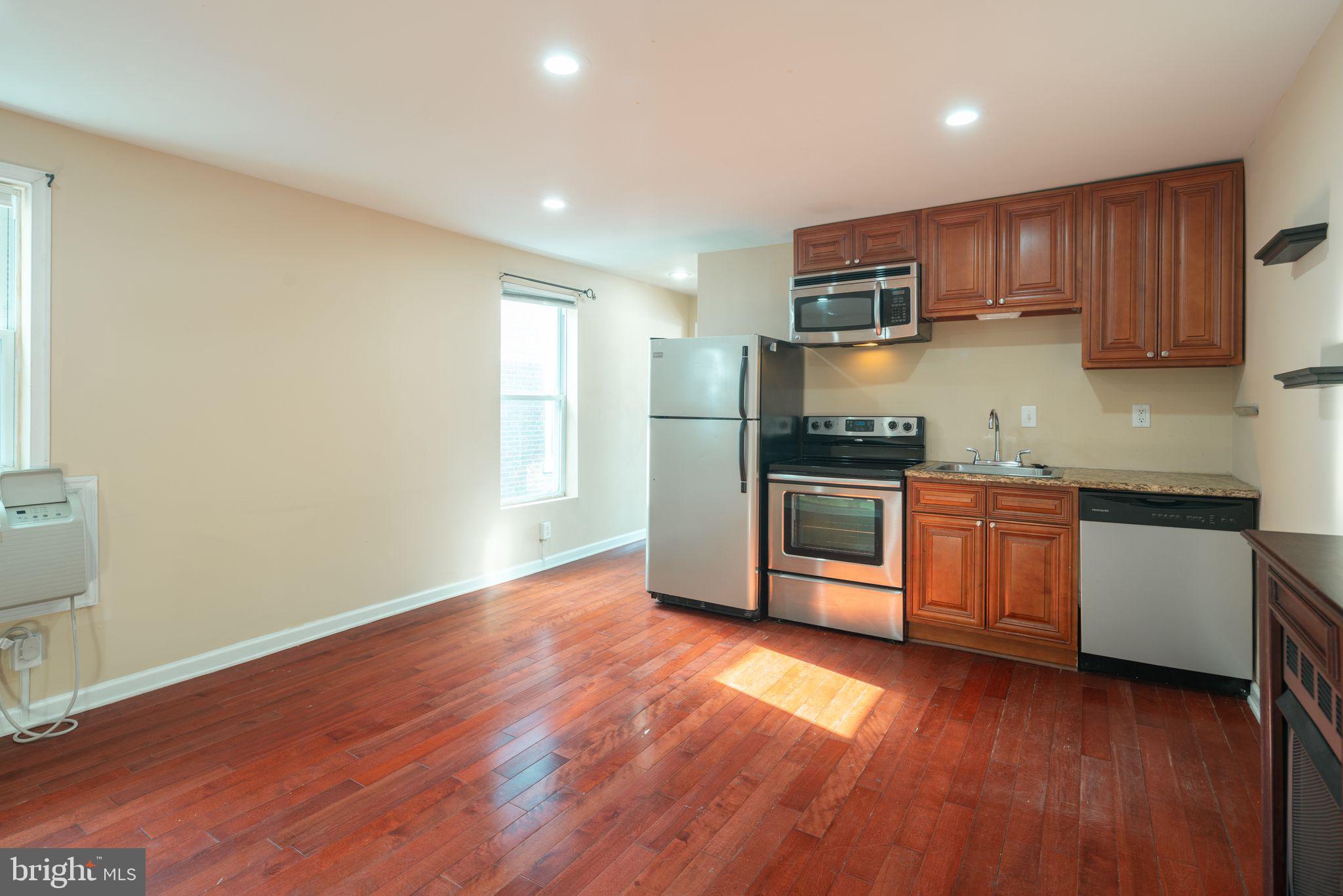 1422 Christian St #3r