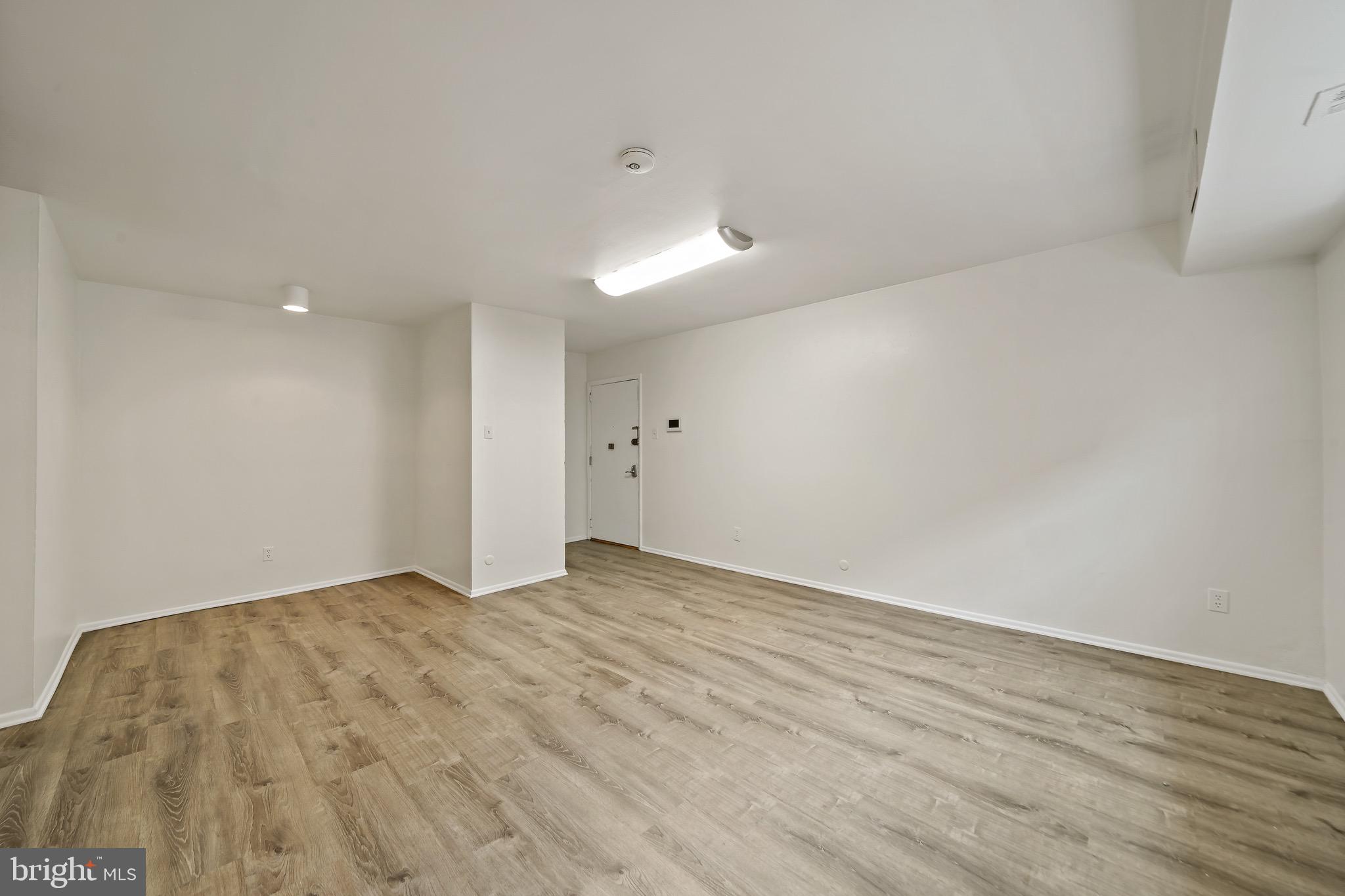 1214-16 Waverly Walk #202