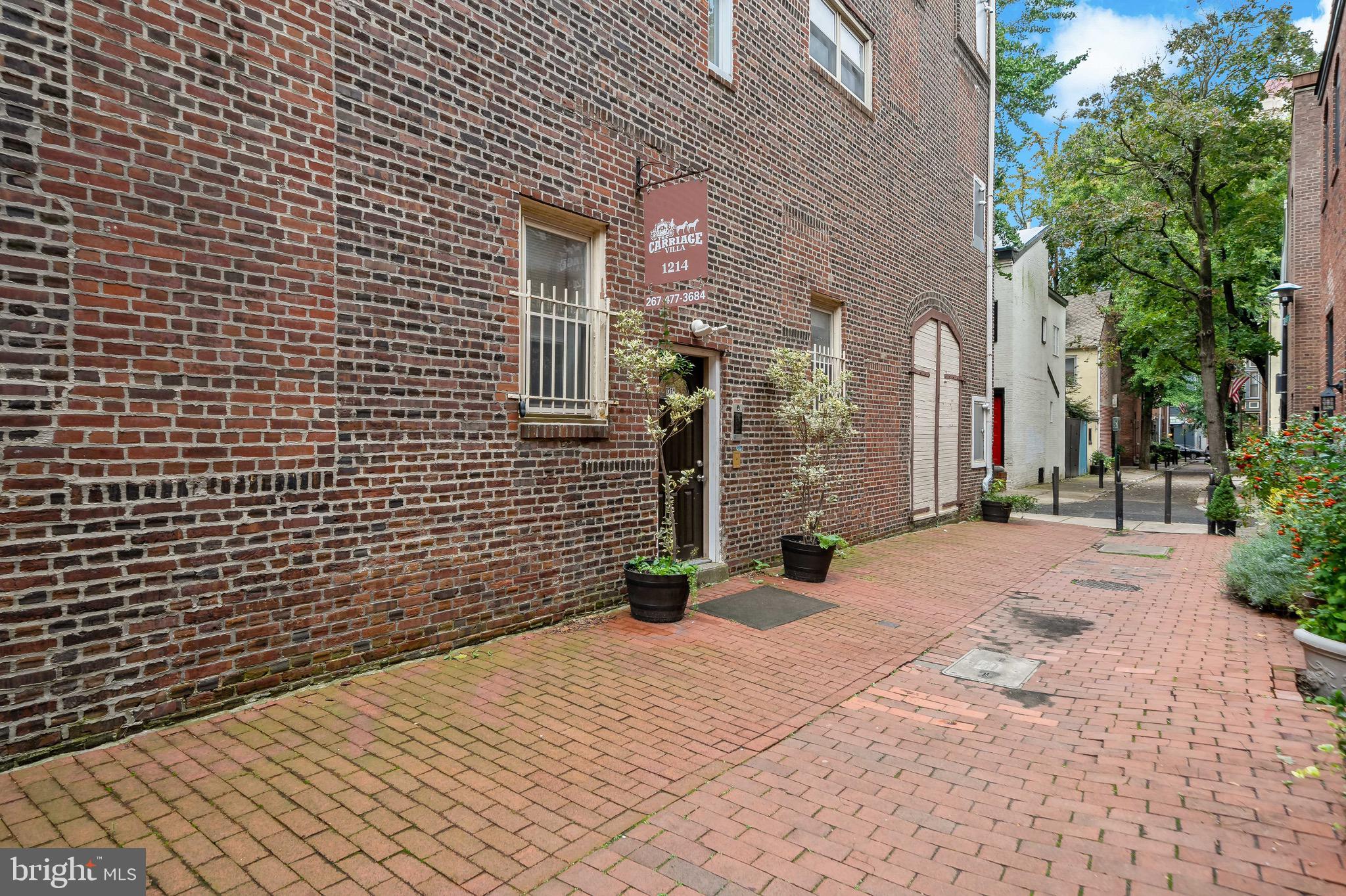 1214-16 Waverly Walk #202