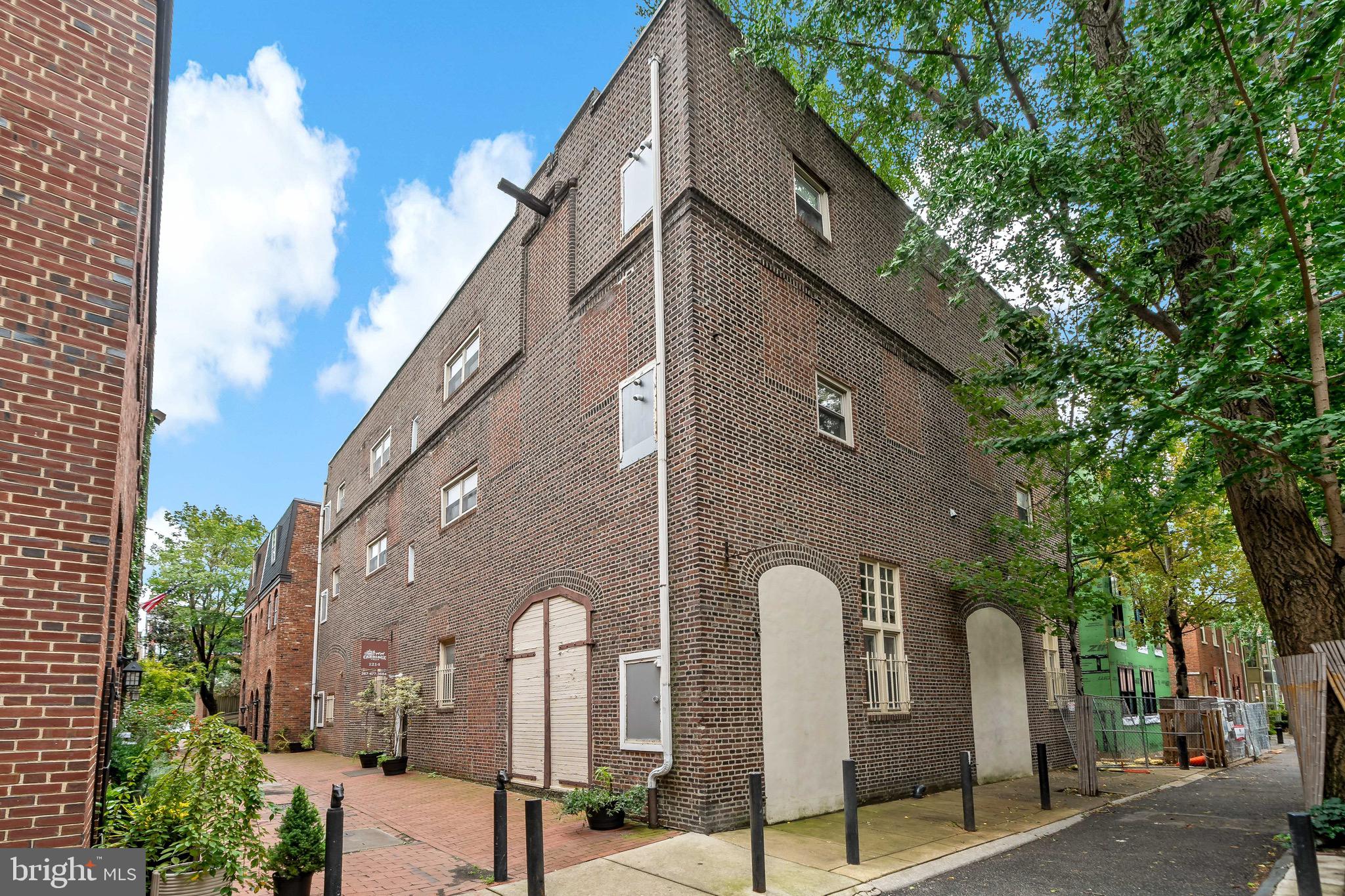 1214-16 Waverly Walk #202