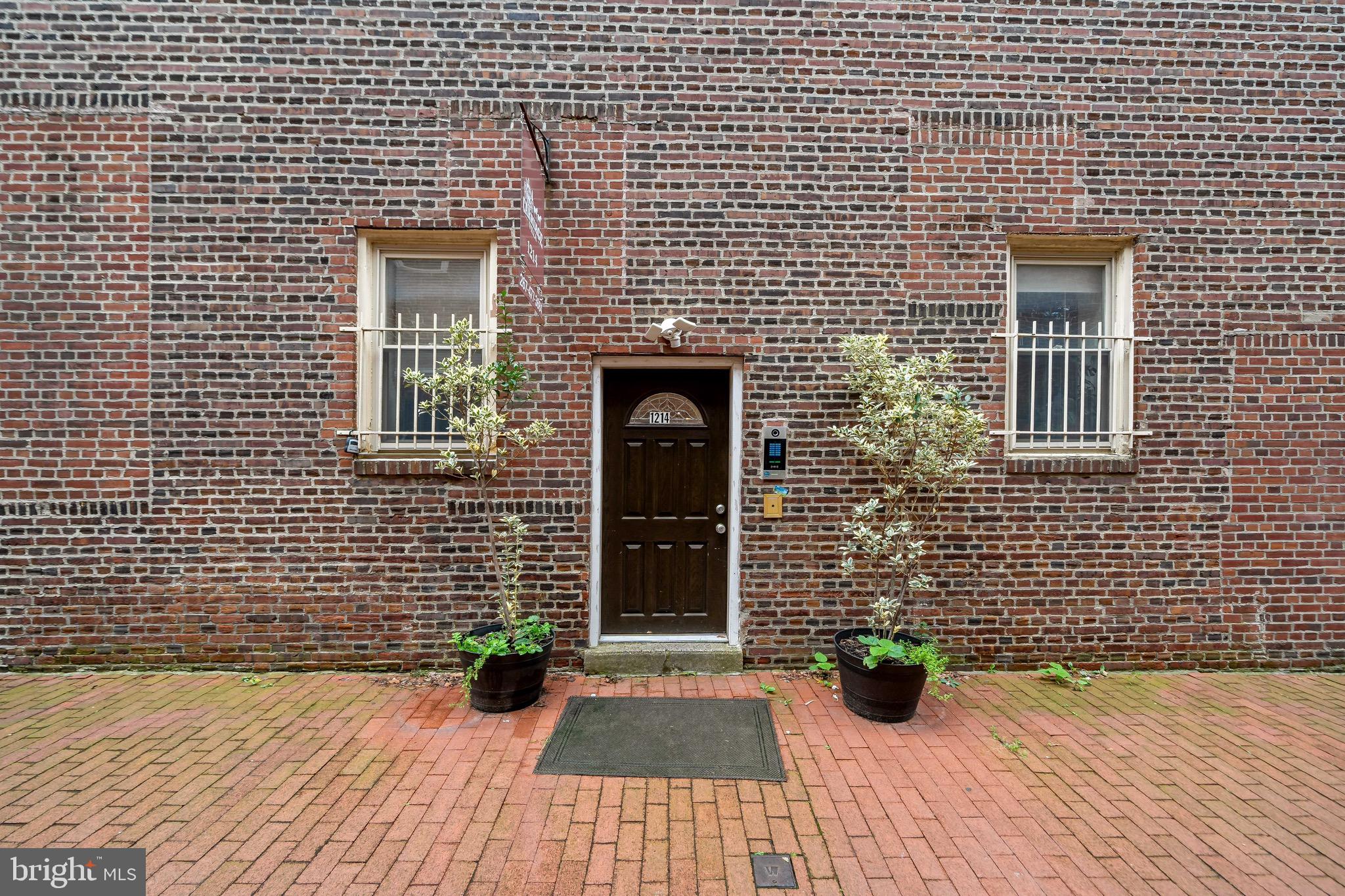 1214-16 Waverly Walk #202