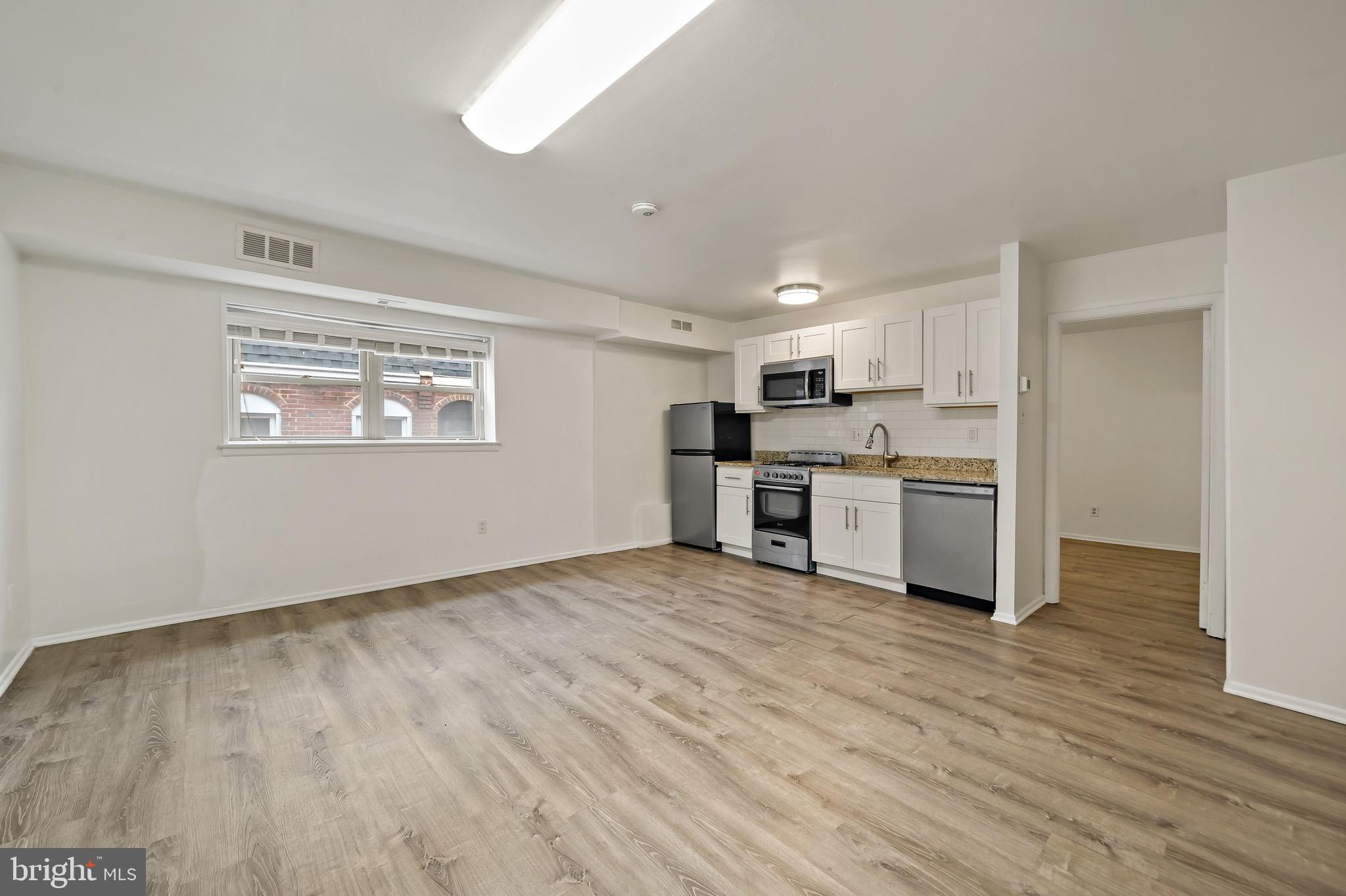 1214-16 Waverly Walk #202