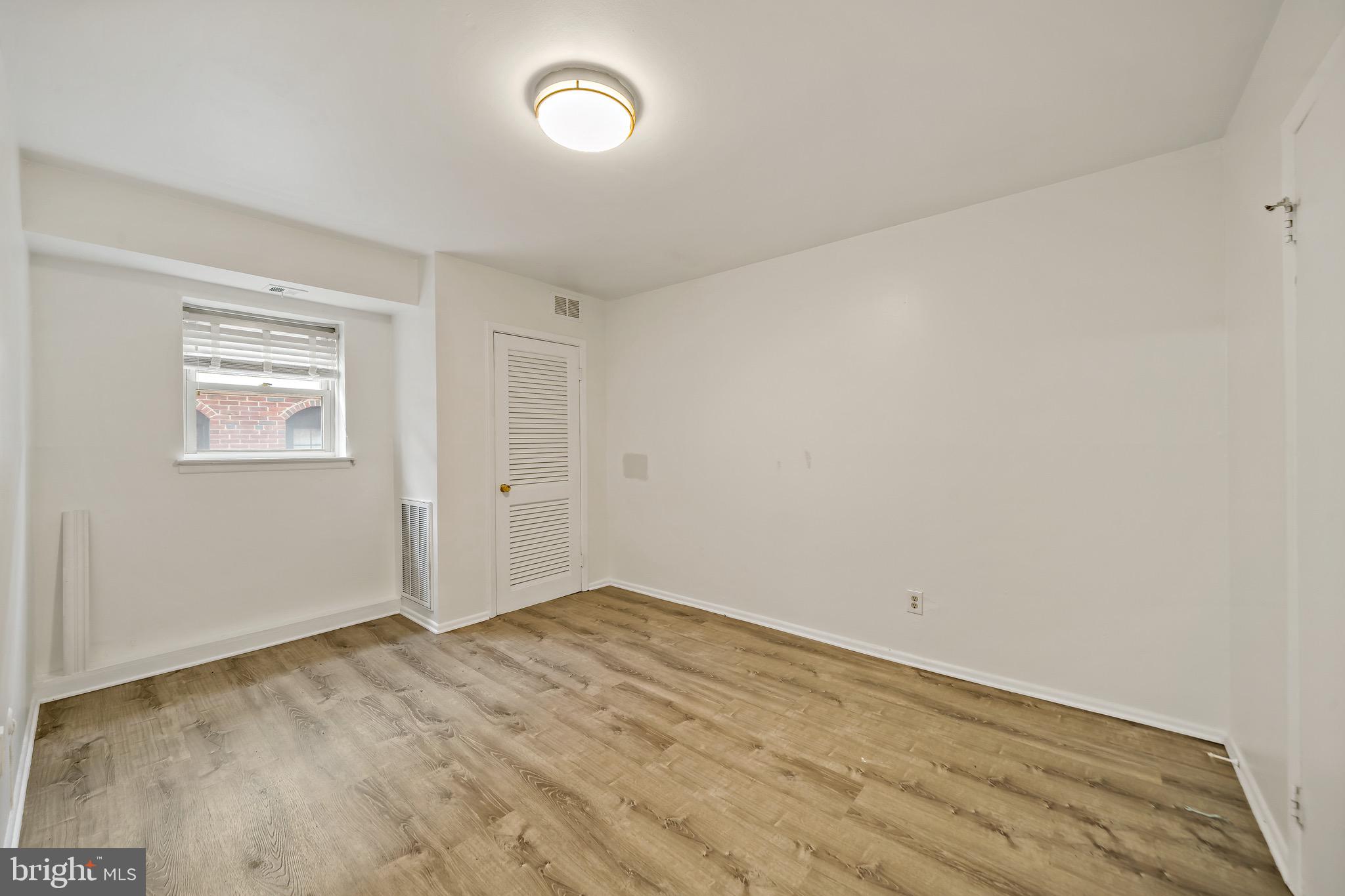 1214-16 Waverly Walk #202