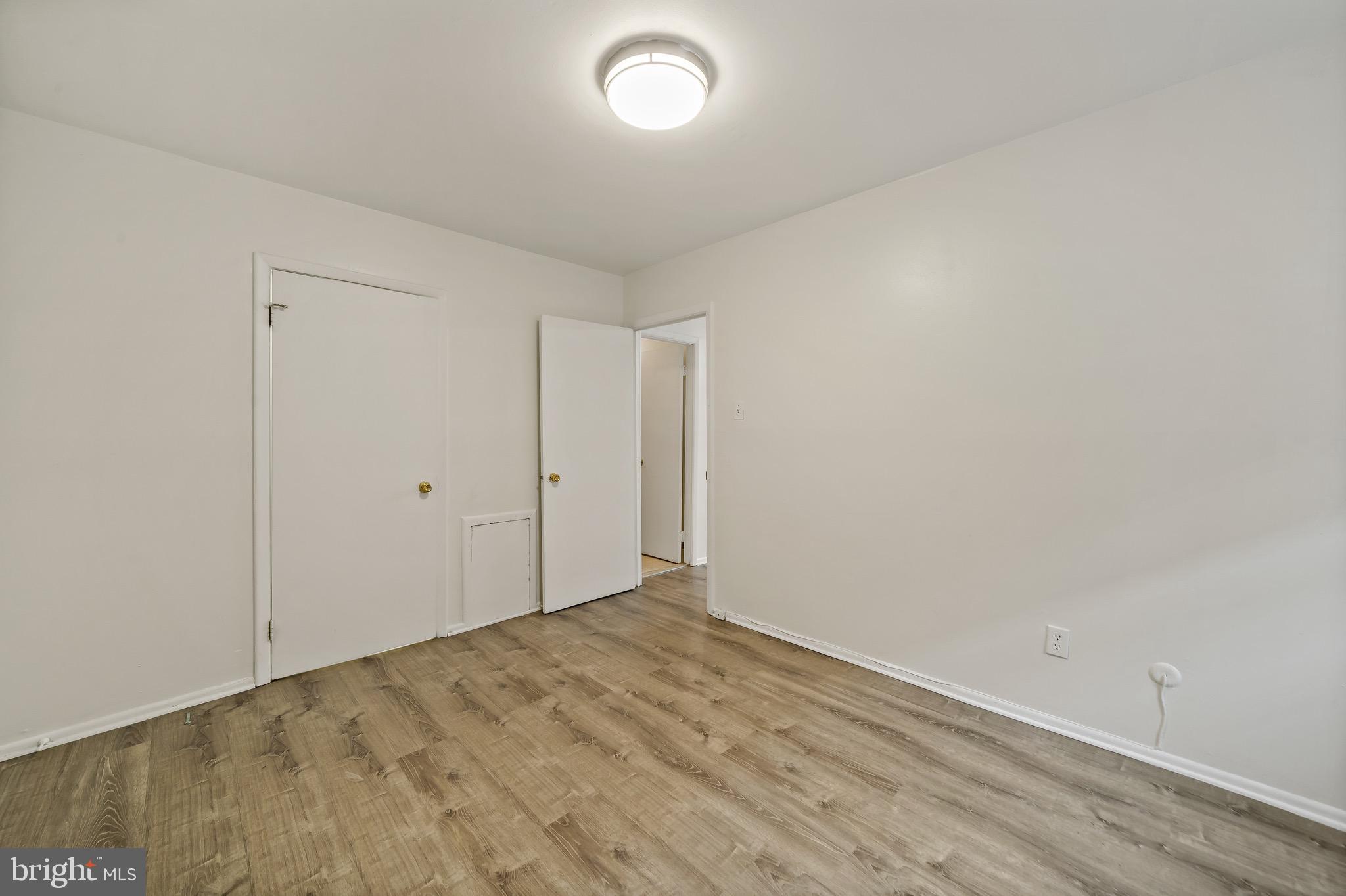 1214-16 Waverly Walk #202