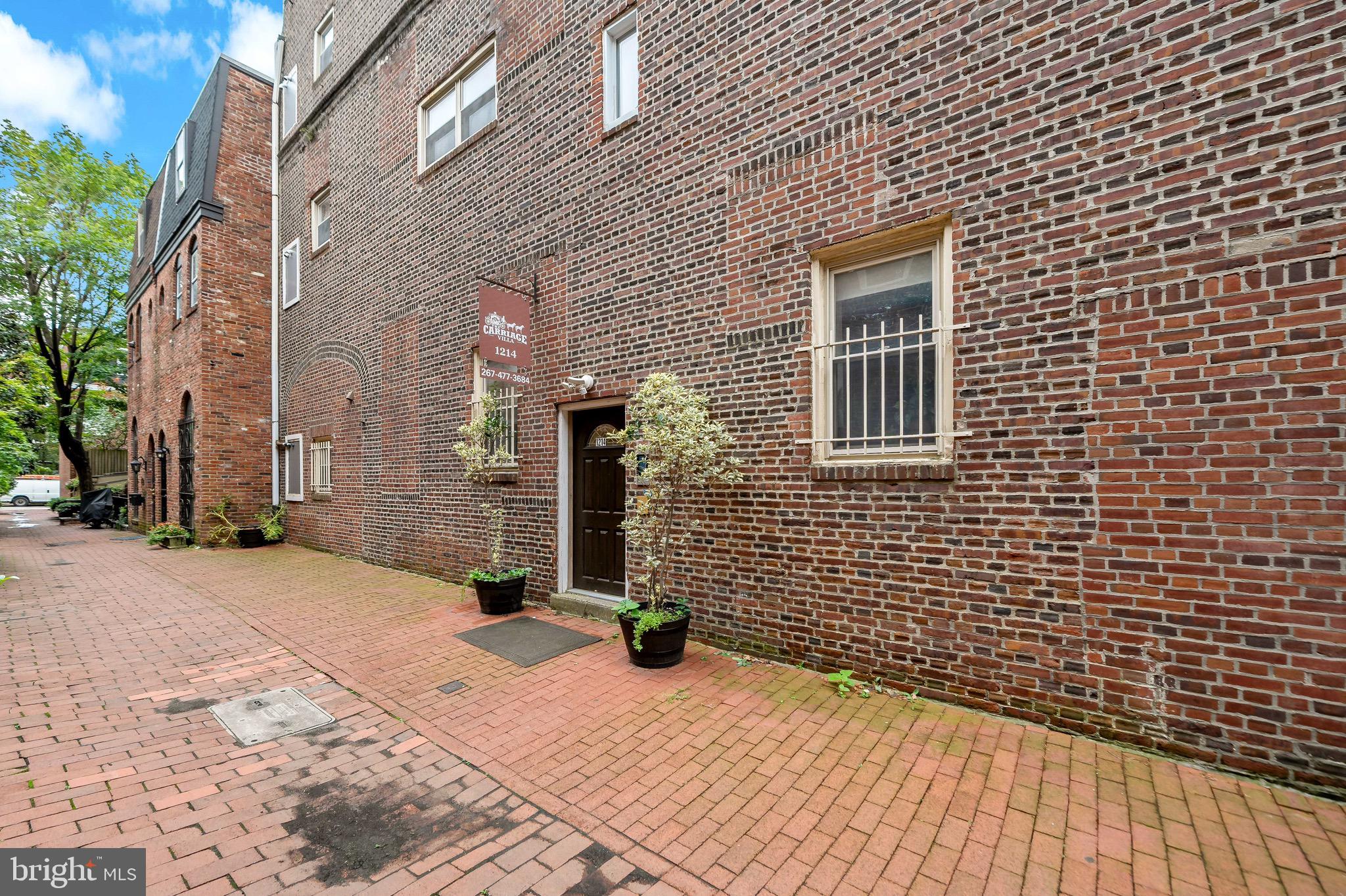 1214-16 Waverly Walk #202