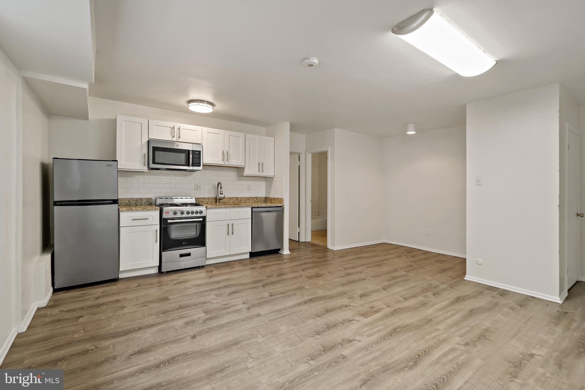 1214-16 Waverly Walk #202