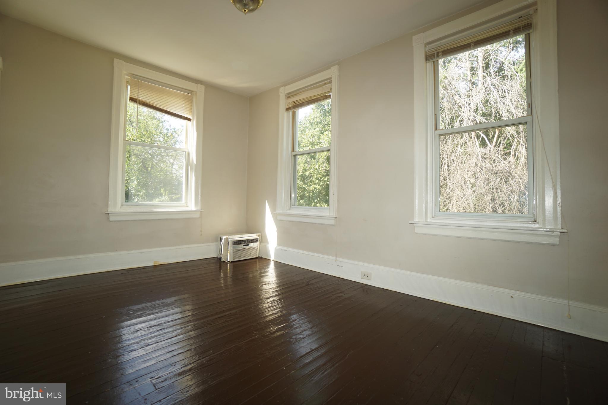 135 E Duval St