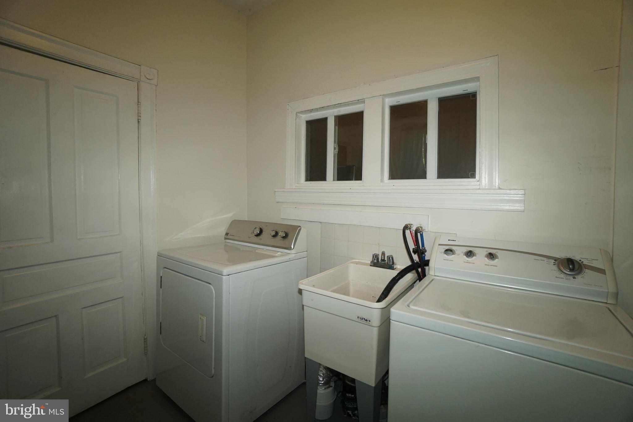 135 E Duval St