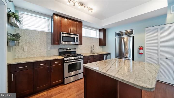 906 N 16TH ST #3R