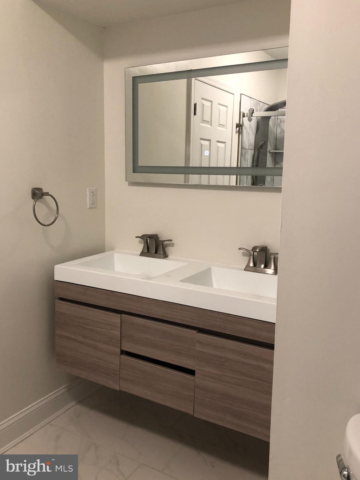 1706 Marshall St N #2