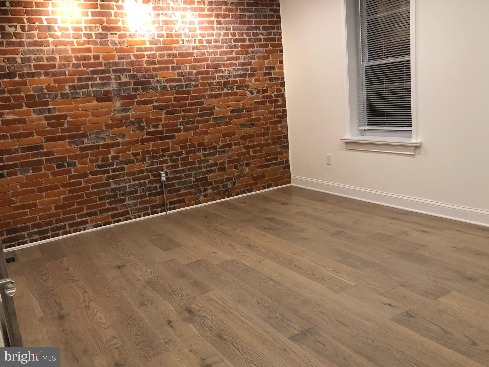 1706 Marshall St N #2