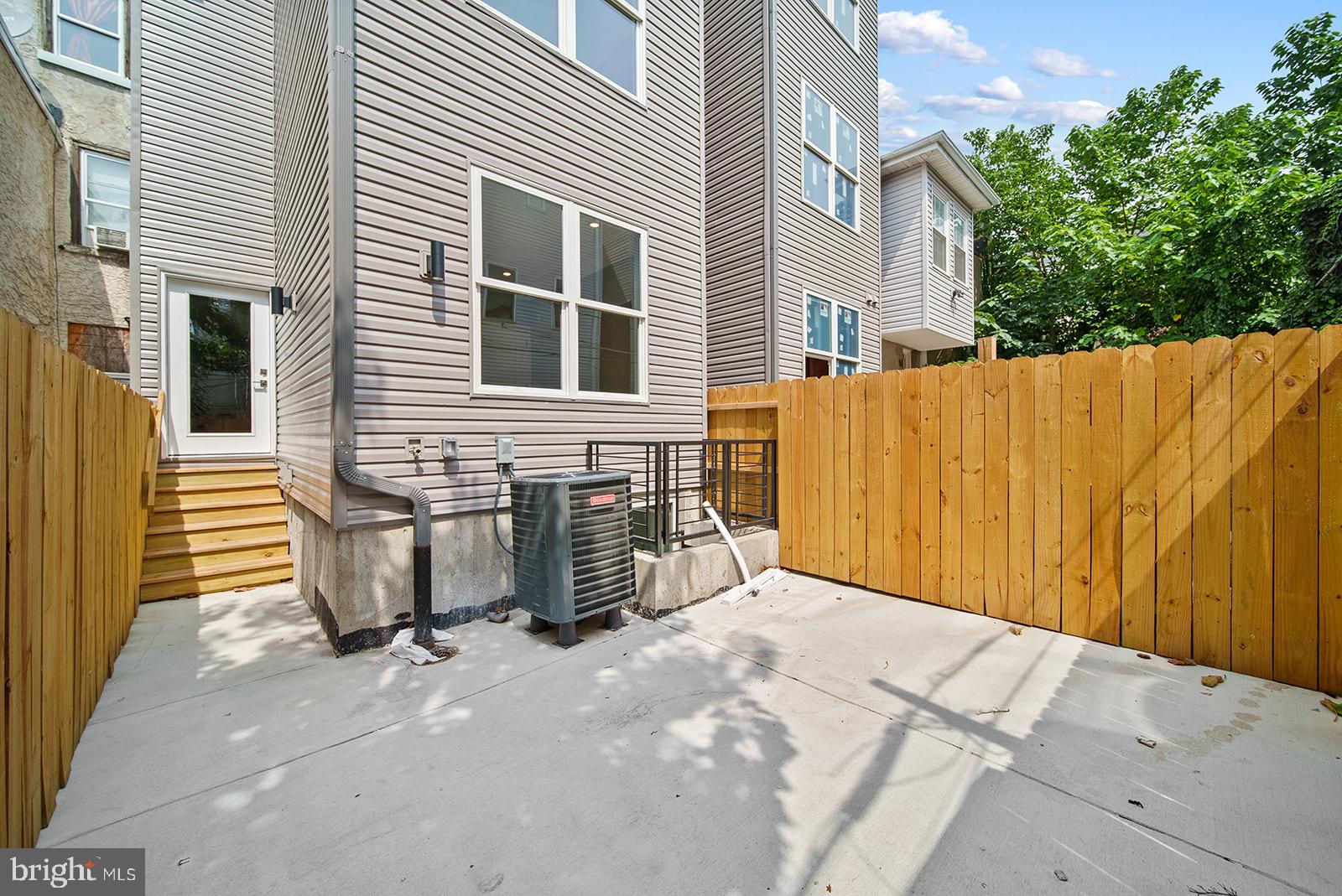 2526 Cecil B Moore Ave