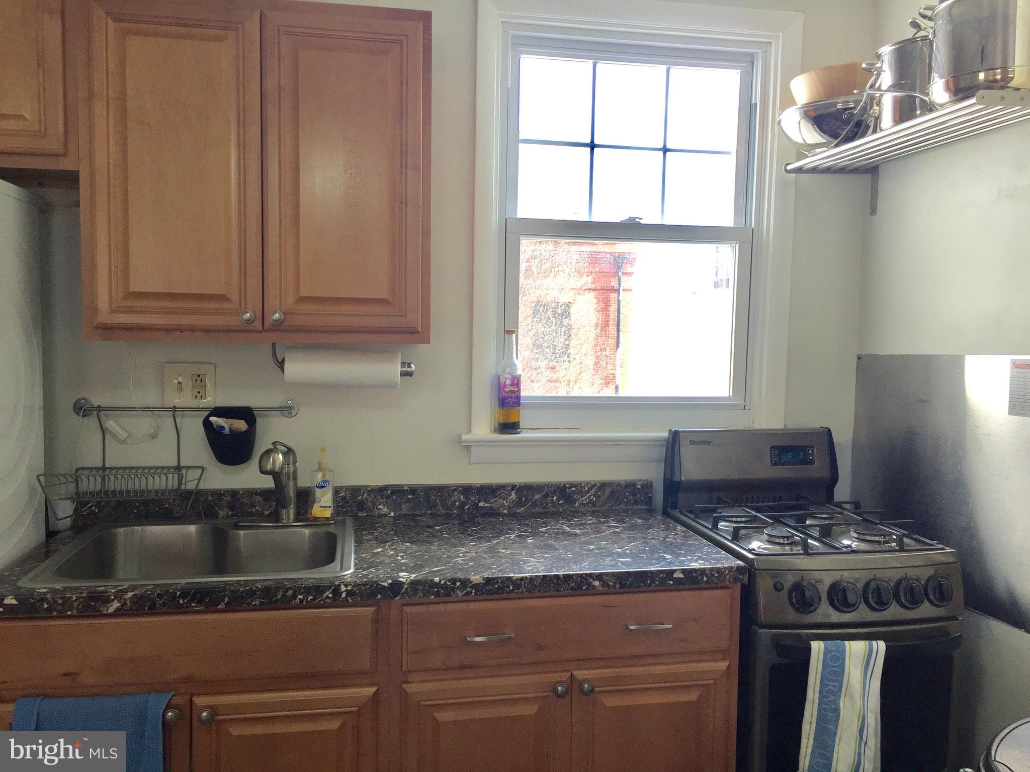 417 S 16TH ST #3RD FLR
