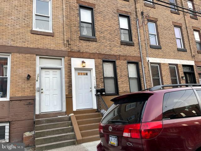 1718 Moore St