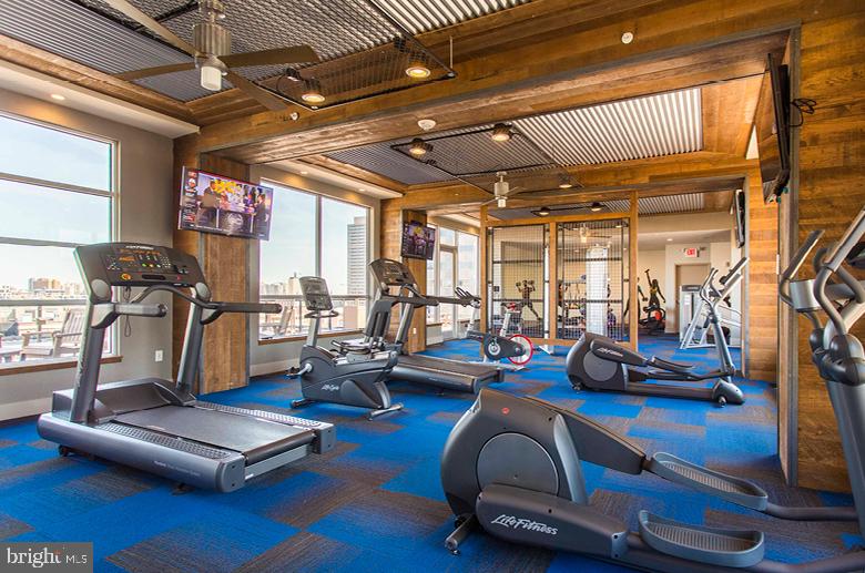 2121-41 MARKET ST #812