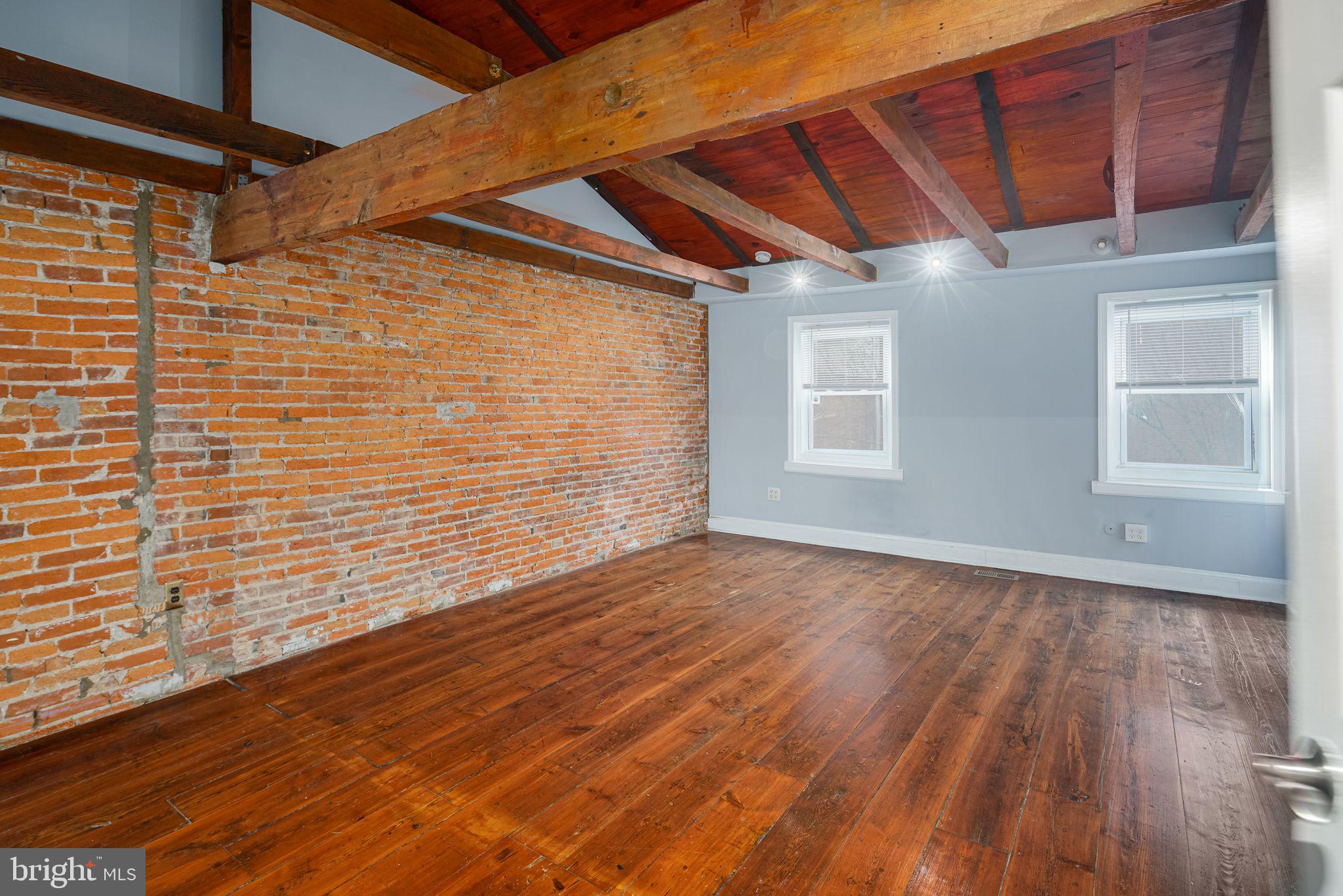 120 W Wildey St
