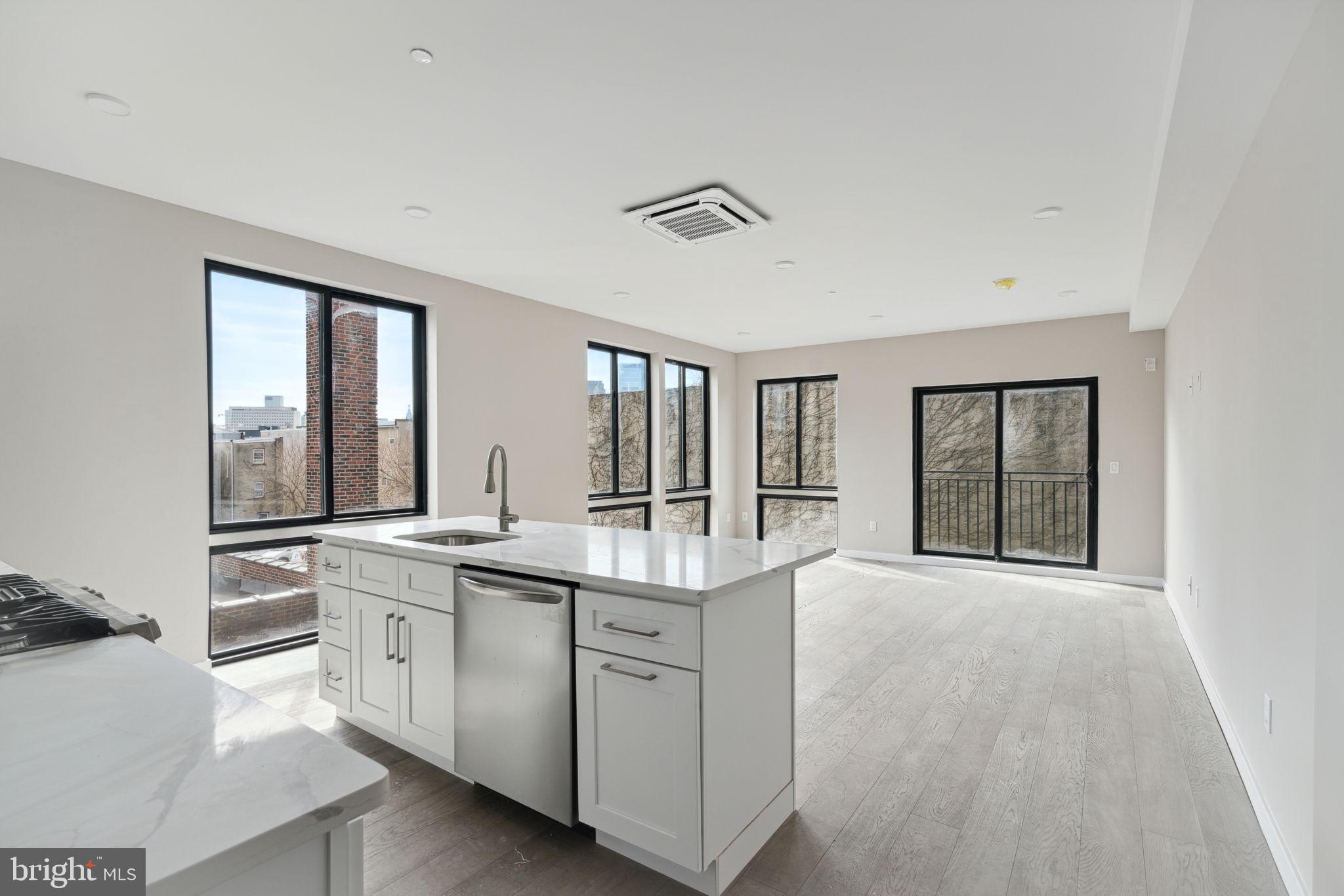 1648-50 Ridge Ave #402