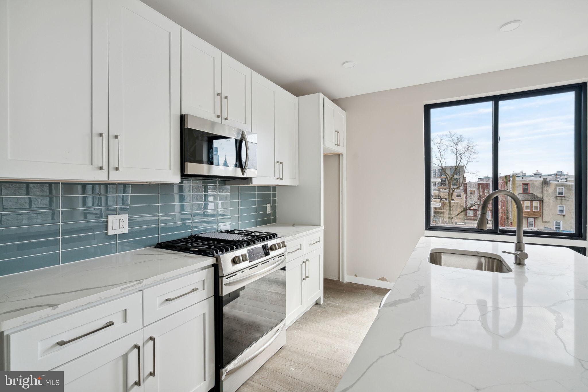 1648-50 Ridge Ave #402