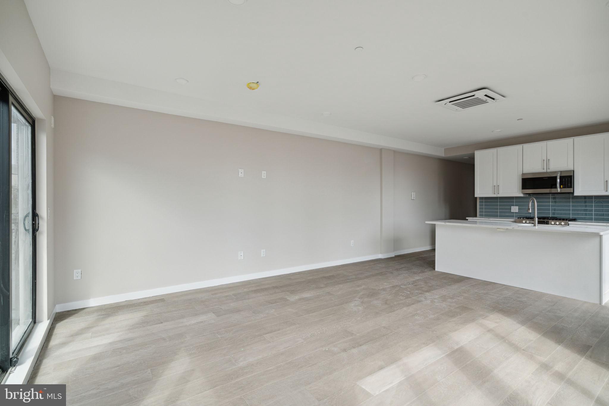 1648-50 Ridge Ave #402